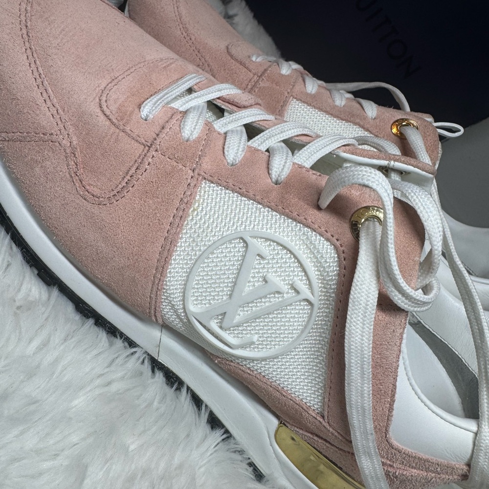 🛑 SOLD 🛑 LOUIS VUITTON Suede Calfskin Run Away Sneakers 38 Pink & White
